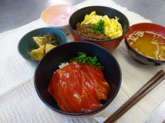 鉄火丼　そぼろ丼