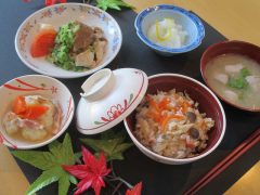 変わりご飯の日（しめじご飯）