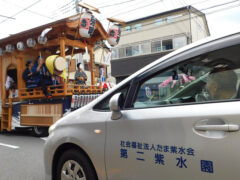 五日市祭礼見学（車中より）