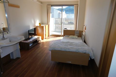 お部屋は個室のみになります