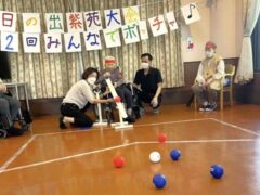 みんなでボッチャ　紅白チーム戦です