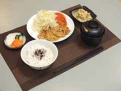 食事は４形態で季節あった献立を用意